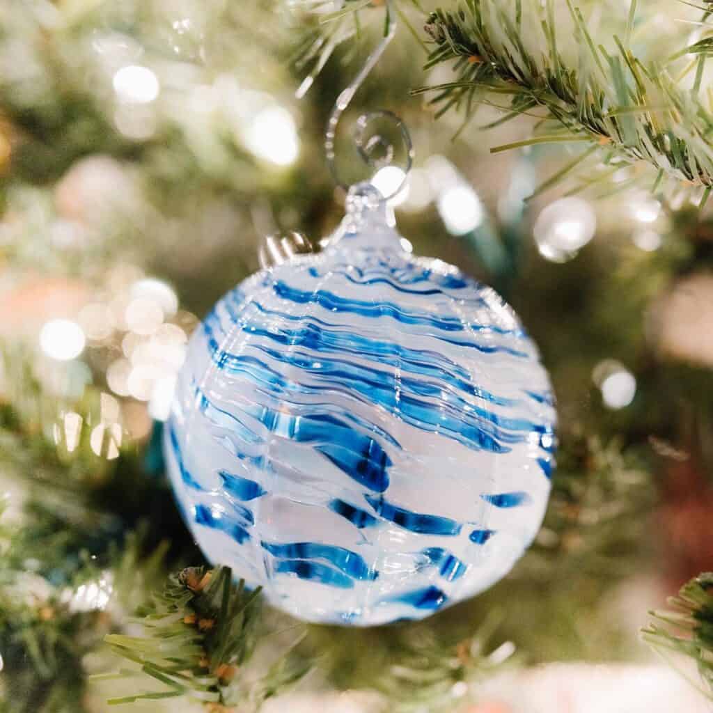 blue_and_white_christmas_tree_ideas_