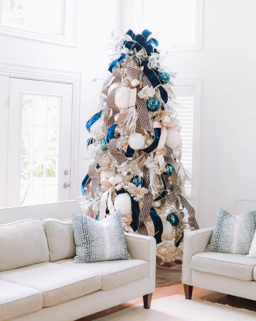 blue_and_white_christmas_tree_ideas_