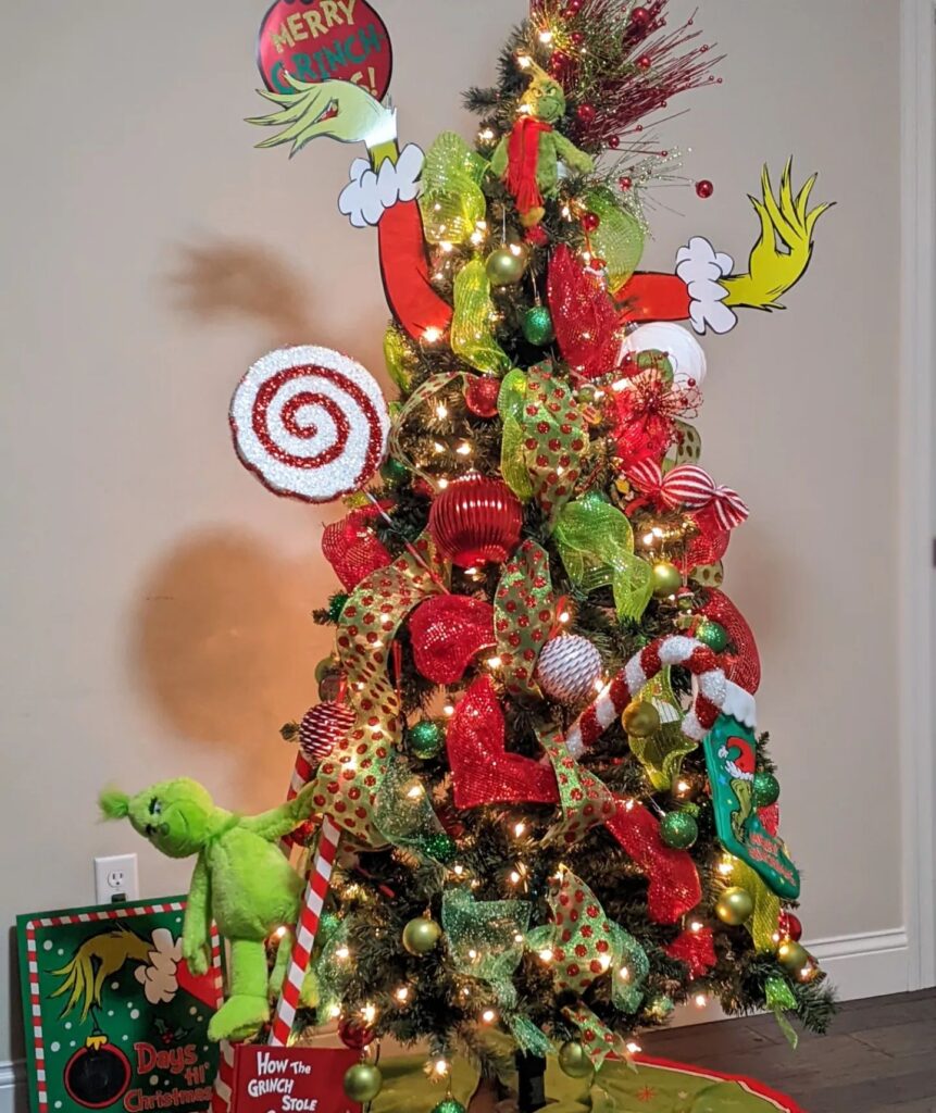 decorated_grinch_christmas_tree_2