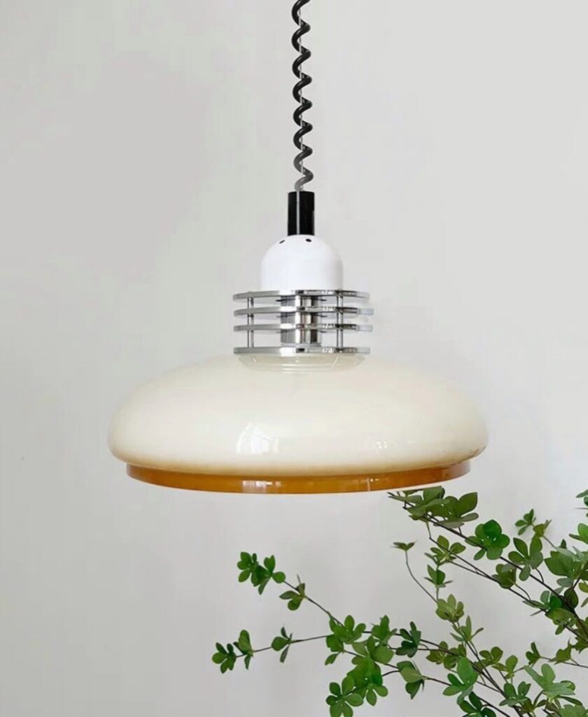 milk_glass_pendant_lighting_3