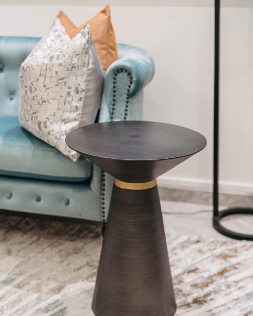 pedestal_round_side_table_