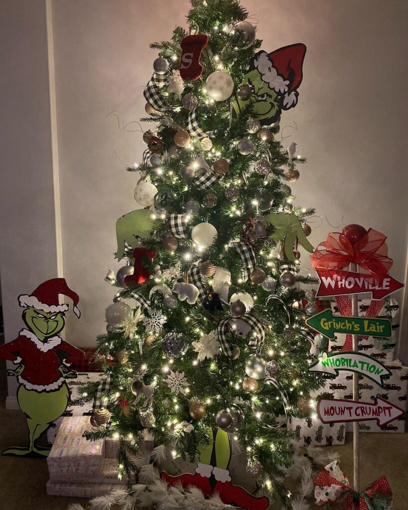 the_grinch_christmas_tree_2